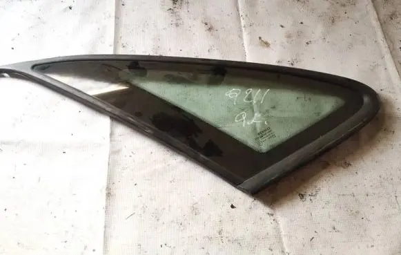 Renault Laguna I Rear side window as2