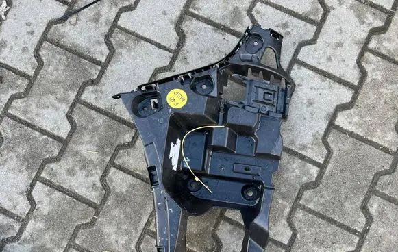 BMW 1 F40 Rear bumper mounting bracket 8072575