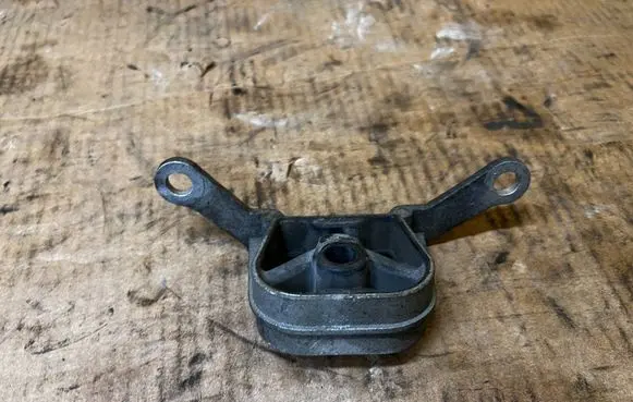 Citroen DS7 Crossback Muffler mount bracket/holder 9809803880
