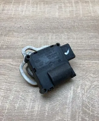 Audi A8 S8 D3 4E Air flap motor/actuator 4E0820511 0132801323