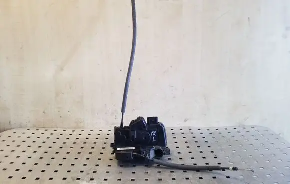 KIA Sportage Front door lock 813103U020