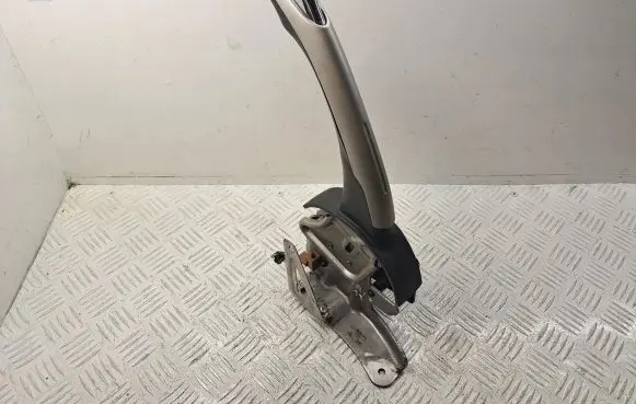 Toyota Auris 150 Hand brake release handle 4620102260B0 11319482