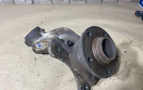 Volkswagen Transporter - Caravelle T5 Front wheel hub spindle knuckle 7H02570