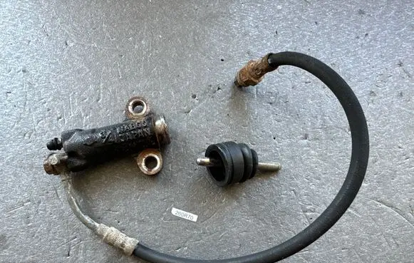 Nissan Patrol 260 Clutch slave cylinder 30620C9600 30620G9800