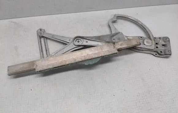 Mercedes-Benz E W210 Front window lifting mechanism without motor