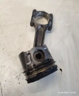 Volvo V50 Piston with connecting rod