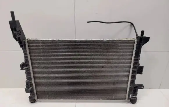 Ford Kuga II Coolant radiator BV61-8005-BD