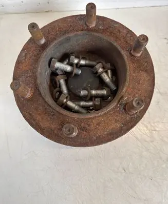 Iveco Daily 6th gen Front wheel hub 504366658 504207324