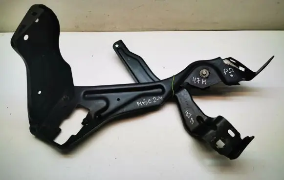Mercedes-Benz C W204 Headlight/headlamp mounting bracket 204620590 A204626045 A2046200291