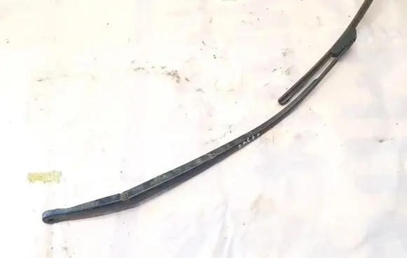 Honda CR-V Front wiper blade arm