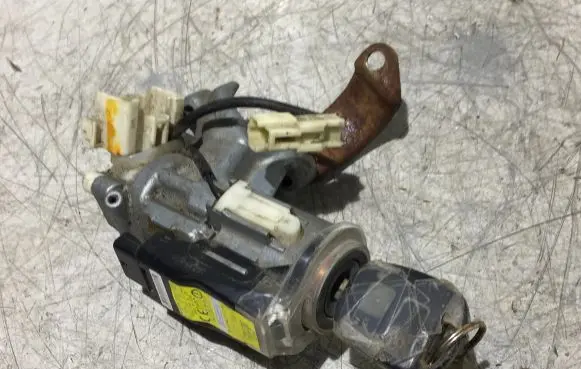 Toyota Avensis Verso Ignition lock 8978328061 627887000 RI14BTY