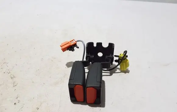 Volvo C40 Rear seatbelt buckle 32394166