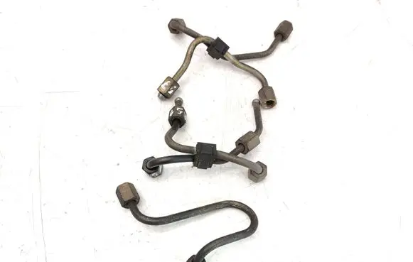 Fuel injector supply line/pipe