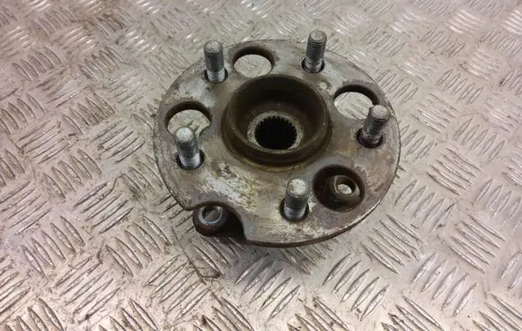 Lexus RX 300 Rear wheel hub