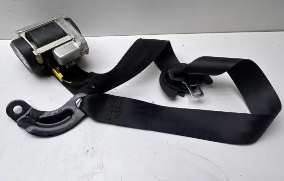 Volkswagen Golf Plus Front seatbelt 5M1857706F 618092100 1000068