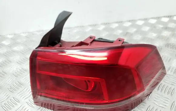 Volkswagen PASSAT B7 Rear/tail lights 3AE945096F