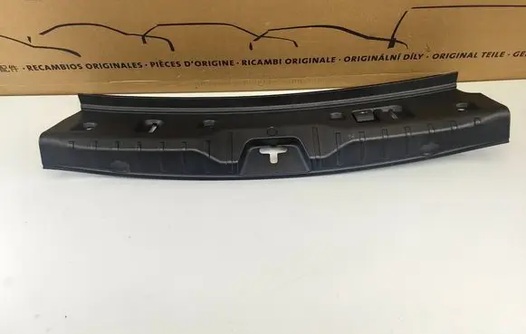 Trunk/boot sill cover protection