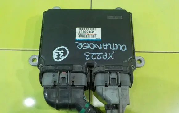 Mitsubishi Outlander Engine control unit/module 1860C102 XP223