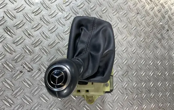 Mercedes-Benz C W204 Gear shifter/selector A2042677524