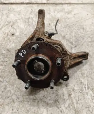 Mitsubishi Grandis Front wheel hub
