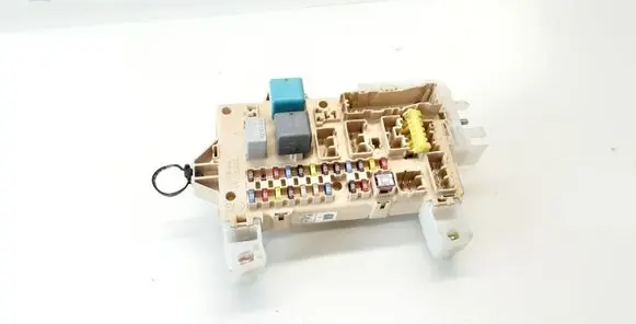Toyota Corolla Verso AR10 Fuse module 892210F010