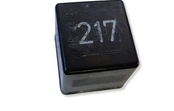 Audi A6 S6 C4 4A Other relay 443951253S