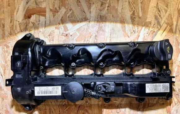 Mercedes-Benz C W204 Rocker cam cover A6510101230 A6510100001