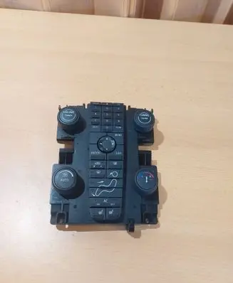 Volvo V50 Climate control unit 8697670 04W18T