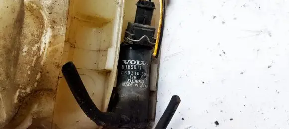 Volvo S60 Windscreen/windshield washer pump 9169611 060210-3950