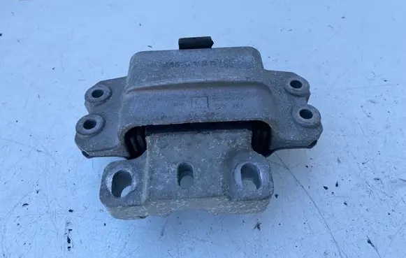 Skoda Yeti (5L) Engine mount bracket 1K0199555CB