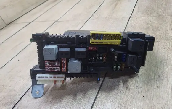 Mercedes-Benz C W204 Fuse module 2045459032 2129021201