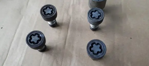 Audi A6 S6 C7 4G Anti-theft wheel nuts and lock 
