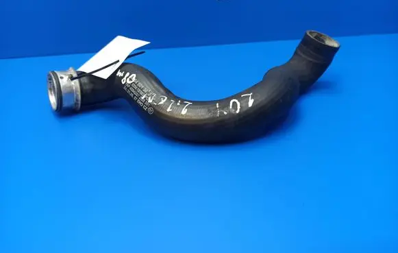 Mercedes-Benz C W204 Engine coolant pipe/hose A2045013082