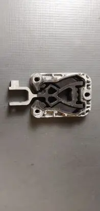 Engine mount bracket