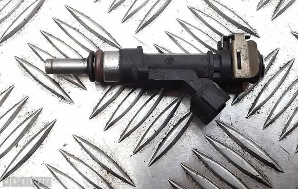 Audi A6 S6 C6 4F Fuel injector 0280158053 06E133551