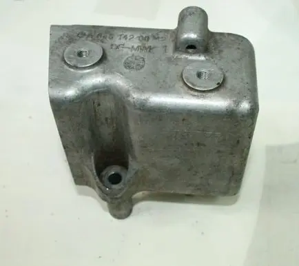 Mercedes-Benz Vito Viano W639 Engine mounting bracket A6461420042