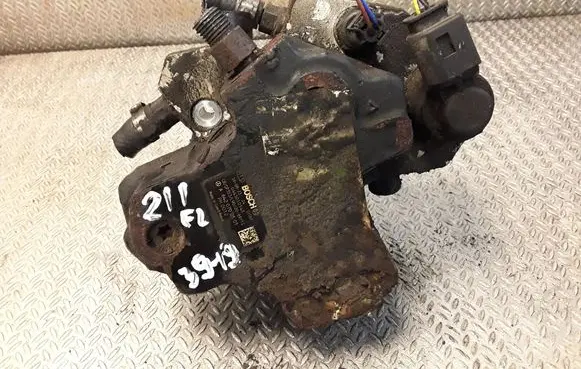 Mercedes-Benz E W211 Mechanical fuel pump A6420700501 6420700501