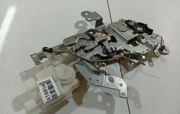 Mazda 5 Rear door lock