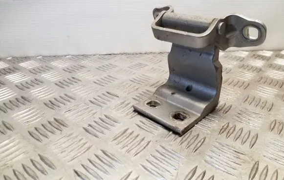 Tailgate/trunk/boot hinge
