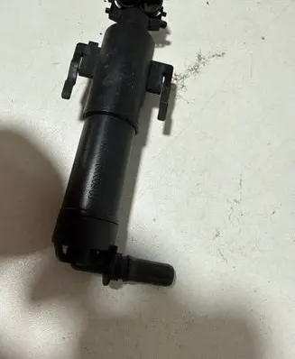 BMW 5 G30 G31 G38 Headlight washer spray nozzle 61677393509 6167739350903 7393509