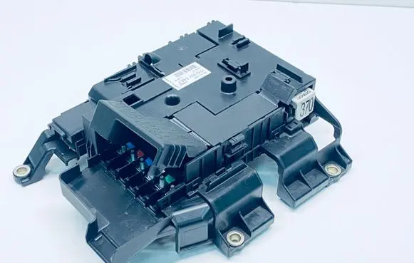 Volkswagen Touareg II Fuse module 7P0937548F