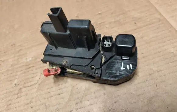 Jeep Cherokee III KJ Rear door lock