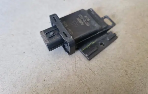 Toyota RAV 4 (XA30) Door control unit/module 8999130050 48411010620