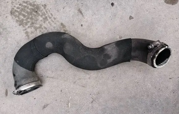 Intercooler hose/pipe
