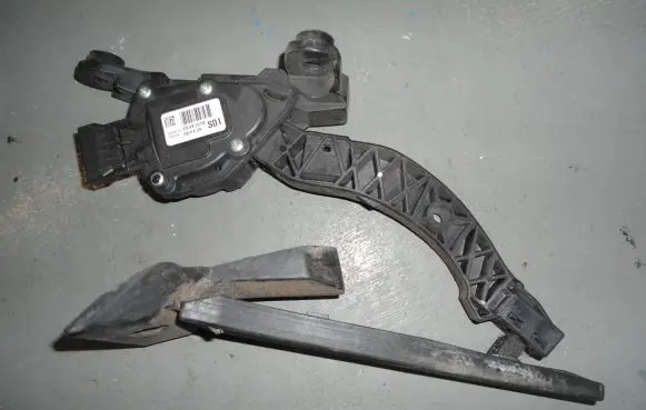 Hyundai Elantra Accelerator throttle pedal