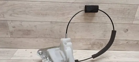 Mazda 5 Rear door lock