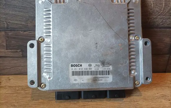 Volvo S40 Engine control unit/module 0281010440 01112028SA5005 1912011540336