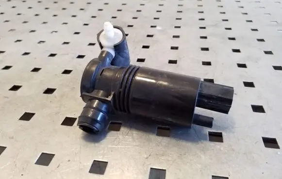 Volvo XC60 Windscreen/windshield washer pump 1007149