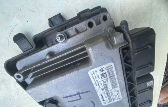 Citroen C4 Cactus Engine control unit/module 9806460480 9809478580 0281031043