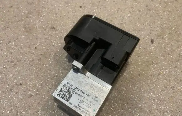 Porsche Taycan 9J1 Air conditioning (A/C) expansion valve 4M0816702A